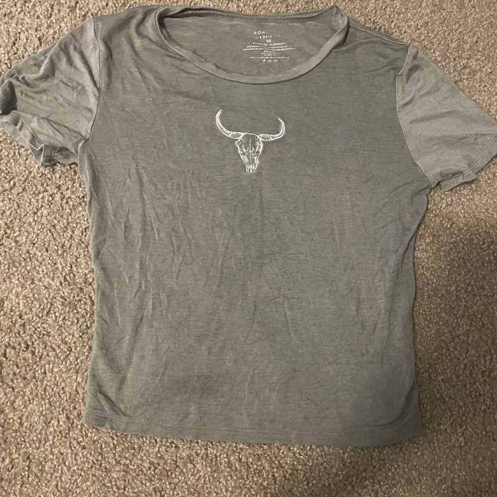 Gray T-Shirt with Bull Skull Design